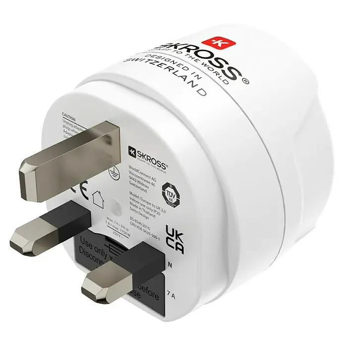 Hama Reiseadapter 3-polig, für England, Commonwealth und UK - Netzsteckertyp Reiseadapter: Typ G (BS 1363), Weiß - Nahaufnahme des SKROSS-Reiseadapters für Eurostecker auf UK-Stecker, ideal für Reisen von Europa nach Großbritannien.
