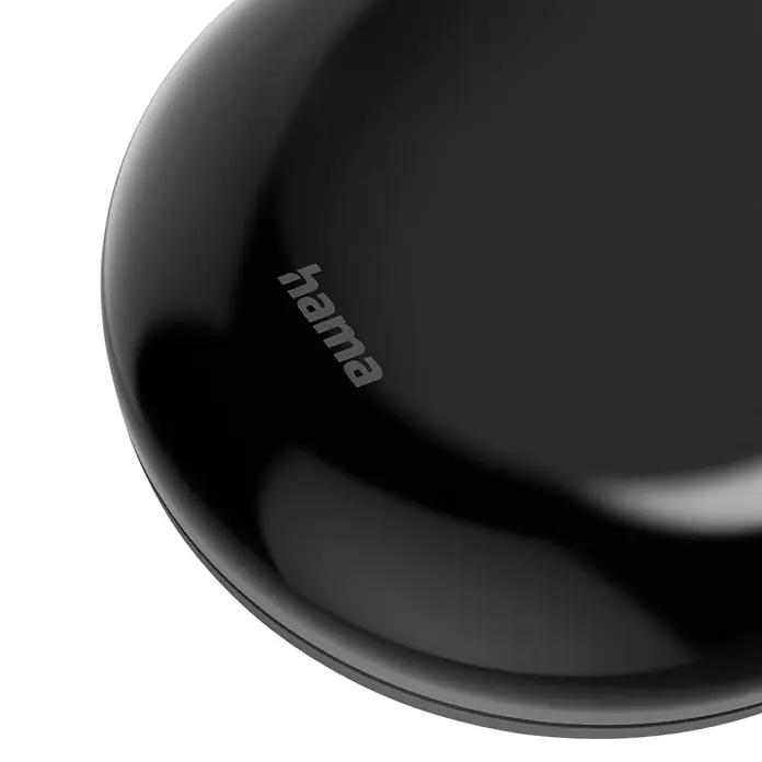 Hama Wifi Steuerzentrale WLAN-Universal-Fernbedienung Infrarot für Sprach- / App-Steuerung - Schwarz - Nahaufnahme eines schwarzen Hama Produkts mit glänzender Oberfläche und dezenter Logo-Prägung.