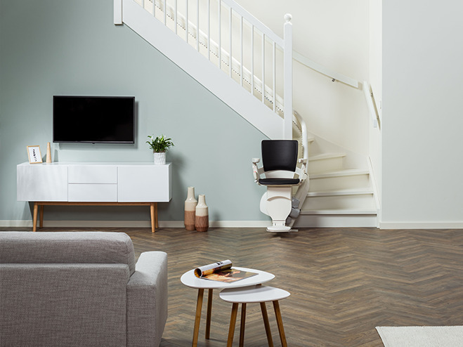Sitzlift an Treppe in einem Wohnzimmer