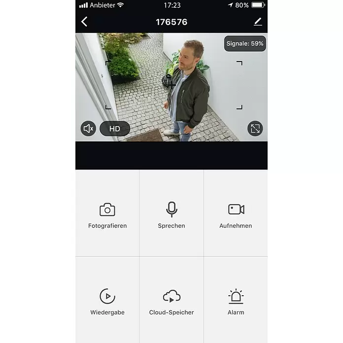 Hama Wifi Überwachungskamera 176645 - Erfassungswinkel: 110 ° - Mobile App-Oberfläche mit Live-Sicherheitskamera-Feed eines Mannes im Außenbereich und Steuerungstasten darunter.