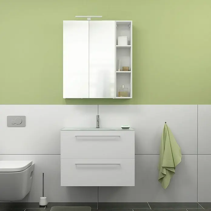 Camargue Espacio Waschtischunterschrank - 80 x 46 x 60 cm, 2 Schubkästen, Mira - Ein modernes Badezimmer mit einem weißen Waschtischunterschrank, einem Spiegelschrank und grünen Akzenten für eine frische Atmosphäre.