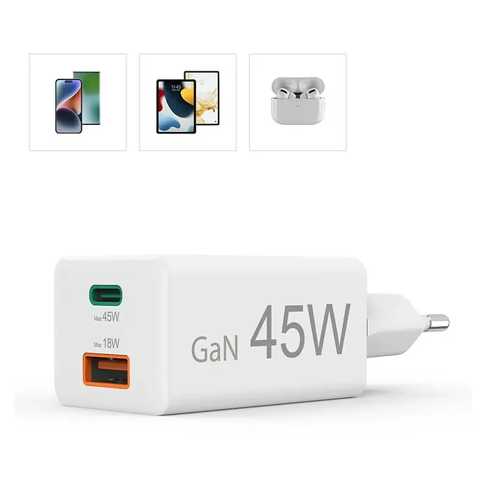 Hama USB-Adapter Schnellladegerät USB-C+A - Weiß, 45 W - Nahaufnahme eines weißen GaN 45W Ladegeräts mit USB-C- und USB-A-Anschlüssen.