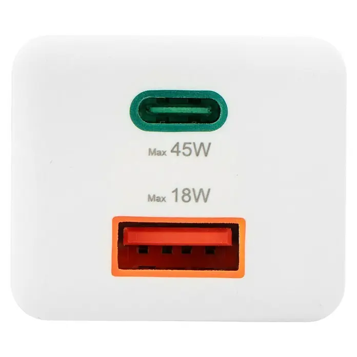 Hama USB-Adapter Schnellladegerät USB-C+A - Weiß, 45 W - Nahaufnahme eines weißen Ladegeräts mit zwei Anschlüssen, einem USB-C 45W und einem USB-A 18W Anschluss.