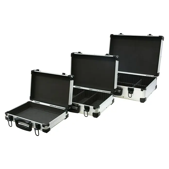 Wisent Werkzeugkoffer-Set - 3 -tlg., Ohne Werkzeug - Drei Aluminiumkoffer in verschiedenen Größen, geöffnet, mit schwarzer Innenausstattung, ideal für Werkzeuge oder Ausrüstung.