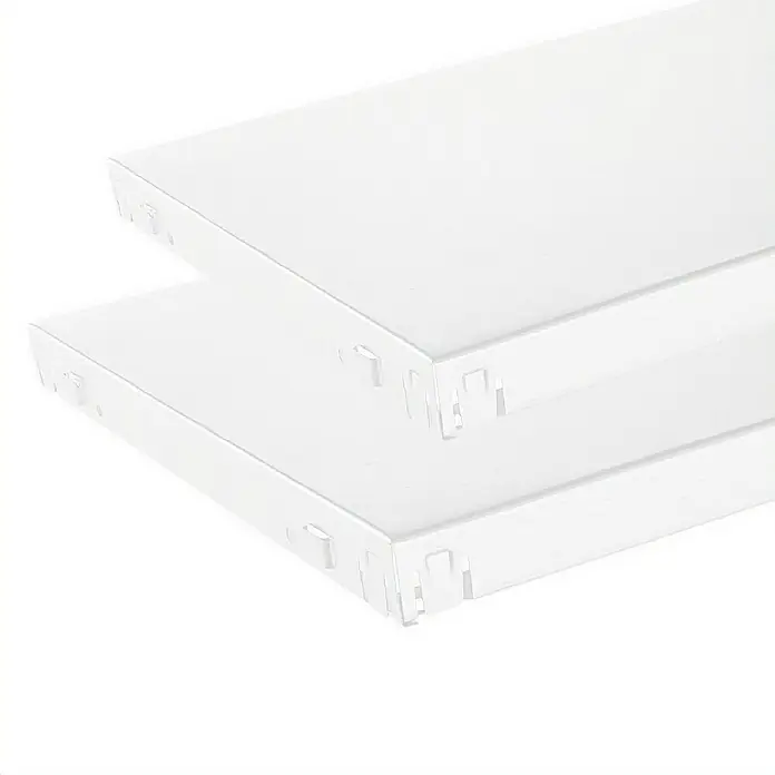 Regalux Metallregal Weiß - B x T x H: 80 x 30 x 150 cm, Metall, Weiß, Traglast pro Boden: 50 kg - Nahaufnahme von zwei weißen Regalböden mit Aussparungen zur Befestigung, die eine praktische Aufbewahrungslösung bieten.