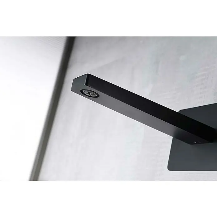 Imex Suecia Grifo de lavabo empotrado - Negro/Oro rosa - Primer plano de un elegante grifo negro mate con caño rectangular y líneas limpias, que muestra un diseño y una funcionalidad modernos.