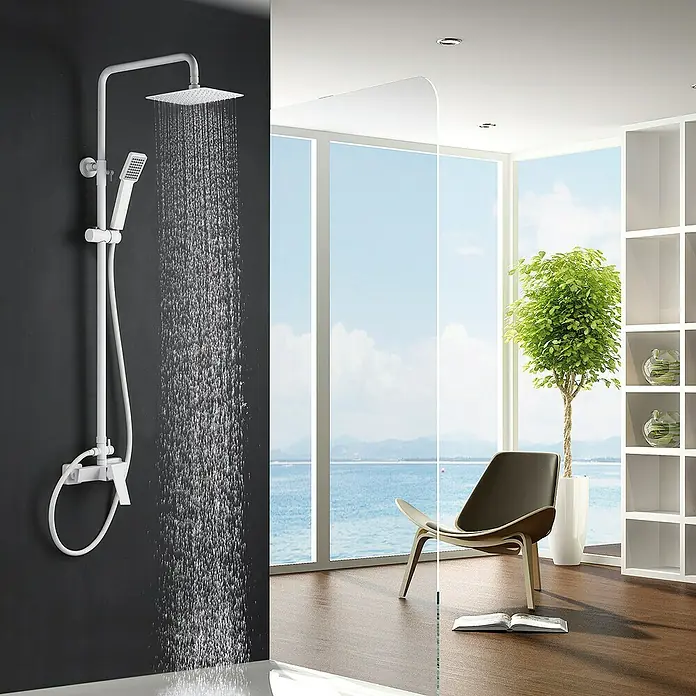 Imex Art Sistema de ducha - Con grifo monomando, Blanco - Columna de ducha blanca con gran cabezal de ducha y ducha de mano. La columna está montada en una pared oscura.
