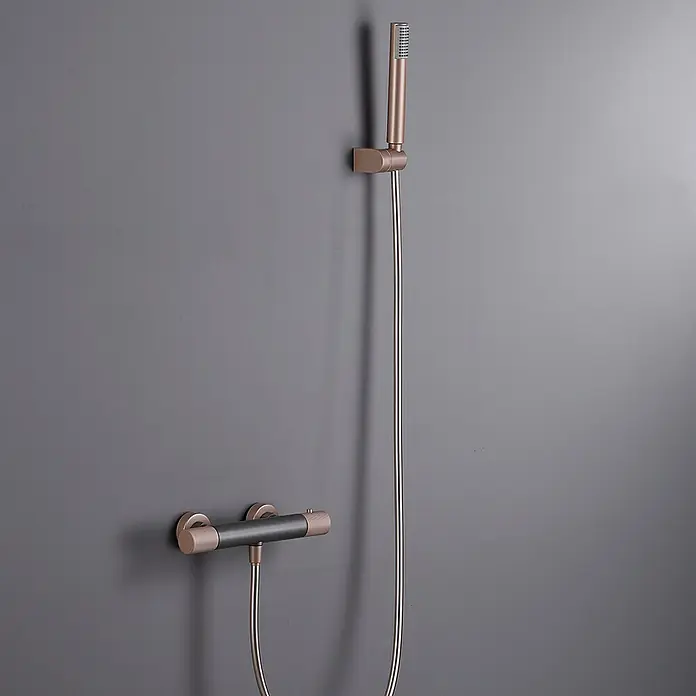 Imex Line Grifo con termostato - Ancho: 29,5 cm, Gris/champán - Conjunto de ducha en oro rosa con termostato y teleducha montado en una pared gris. Diseño elegante para tu baño.
