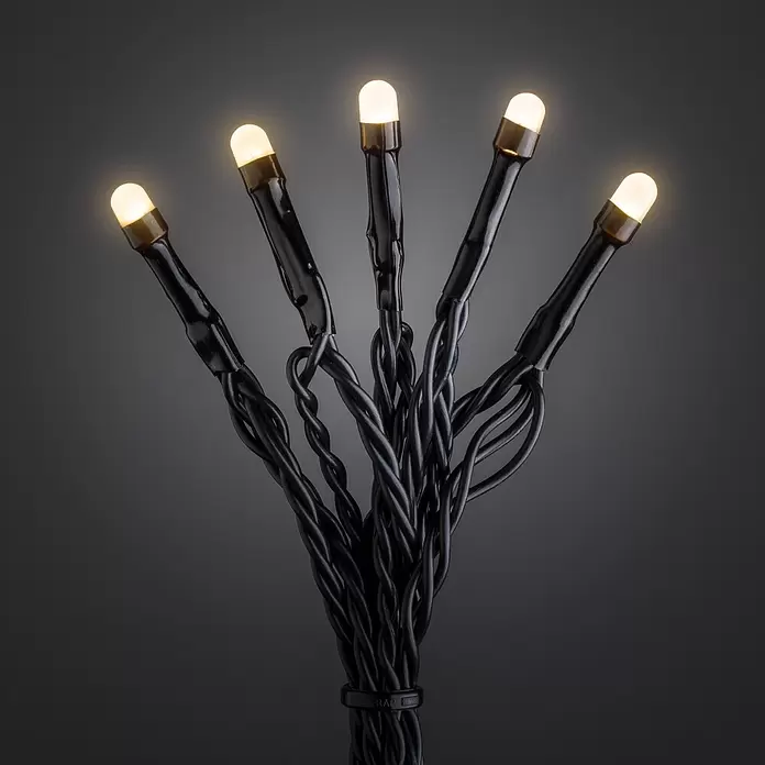 Konstsmide LED-Lichterkette - Lichtfarbe: Bernstein, Anzahl Leuchtmittel: 120 Stk., Netzbetrieben, IP44 - Fünf warmweiße LED-Lichter mit schwarzen, verdrillten Kabeln, gebündelt.