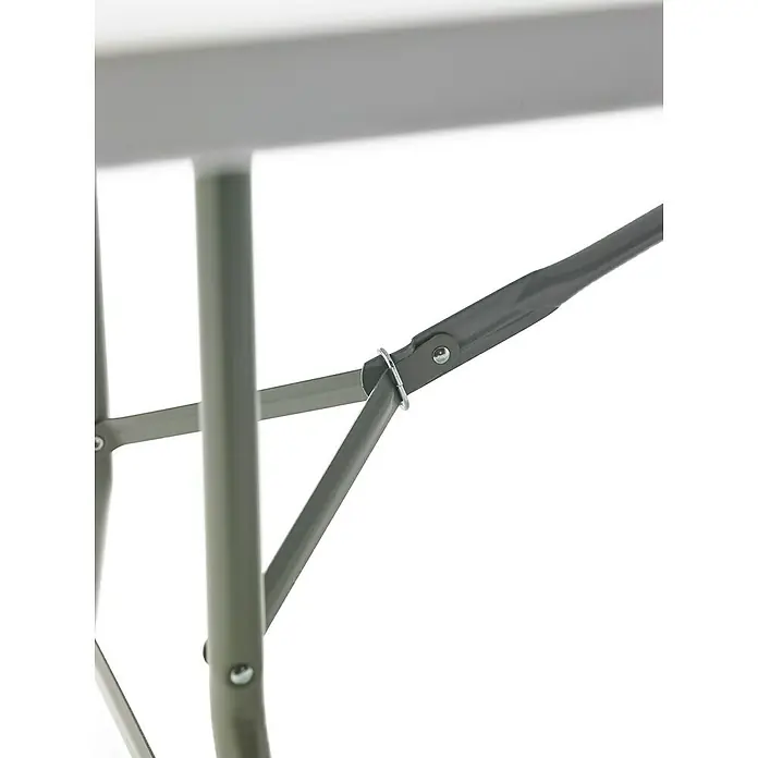 Mesa de jardín Every - L x An x Al: 180 x 70 x 74 cm, Acero/HDPE, Blanco roto, Abatible - Primer plano de una mesa plegable gris que muestra su funcionalidad y diseño para ahorrar espacio en interiores o exteriores.