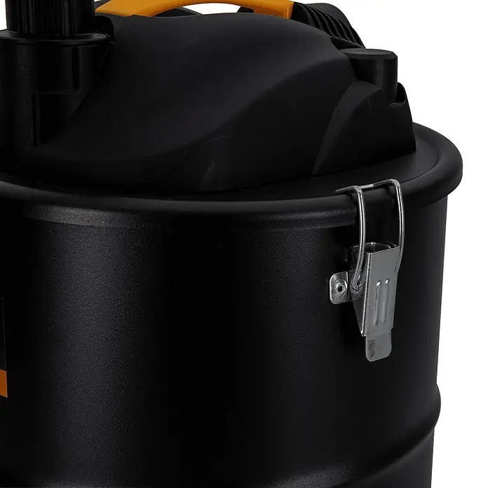 Vito Aspirador de cenizas eléctrico VIASC18B - 1.200 W, Volumen de recipiente: 18 l, Sin bolsa - Primer plano de una aspiradora industrial negra con asa amarilla y cierre plateado.