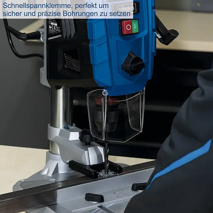 Scheppach Tischbohrmaschine DP 60 - 710 W, Leerlaufdrehzahl: 0 U/min - 2.600 U/min, Spannweite Bohrfutter: 1,5 mm - 13 mm - Eine Scheppach Tischbohrmaschine bohrt präzise Löcher in ein Werkstück. Die Schnellspannklemme sorgt für sicheren Halt.