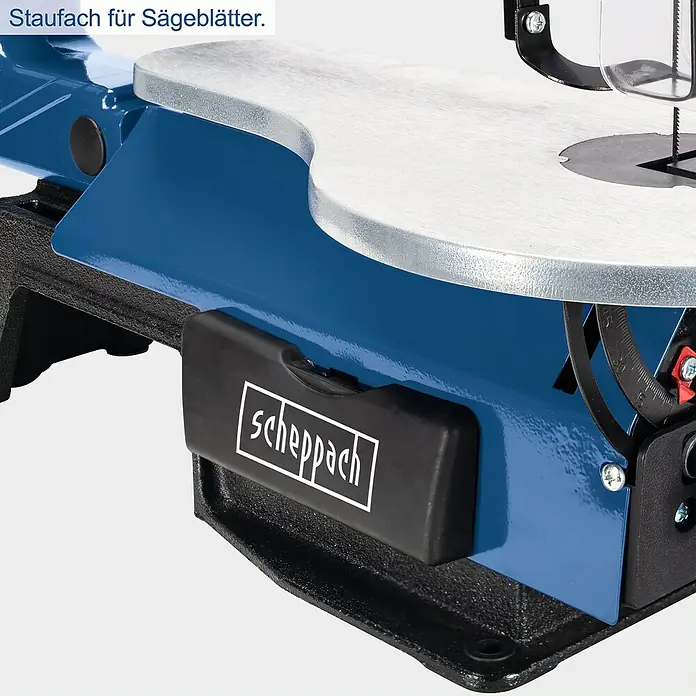 Scheppach Dekupiersäge SD 1600 V - 120 W - Detailansicht der Scheppach Dekupiersäge mit Aufbewahrungsfach für Sägeblätter. Präzise Schnitte garantiert.