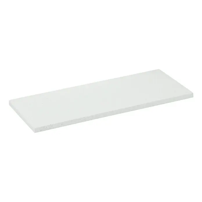 Ytong Multipor Laibungsplatte - 600 x 250 x 20 mm, 5 Stk. - Nahaufnahme einer weißen Küchentheke mit einer glatten Oberfläche, ideal für die Essenszubereitung.