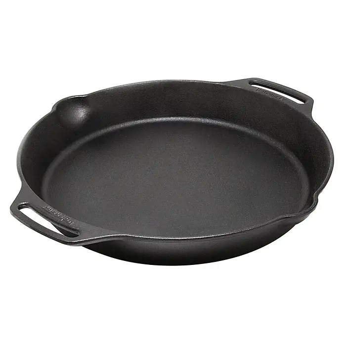 Petromax Grillpfanne - Durchmesser: 30,1 cm - 35 cm, Gusseisen - Eine schwarze gusseiserne Bratpfanne mit zwei Griffen, die zum Kochen auf dem Herd oder im Ofen verwendet werden kann.
