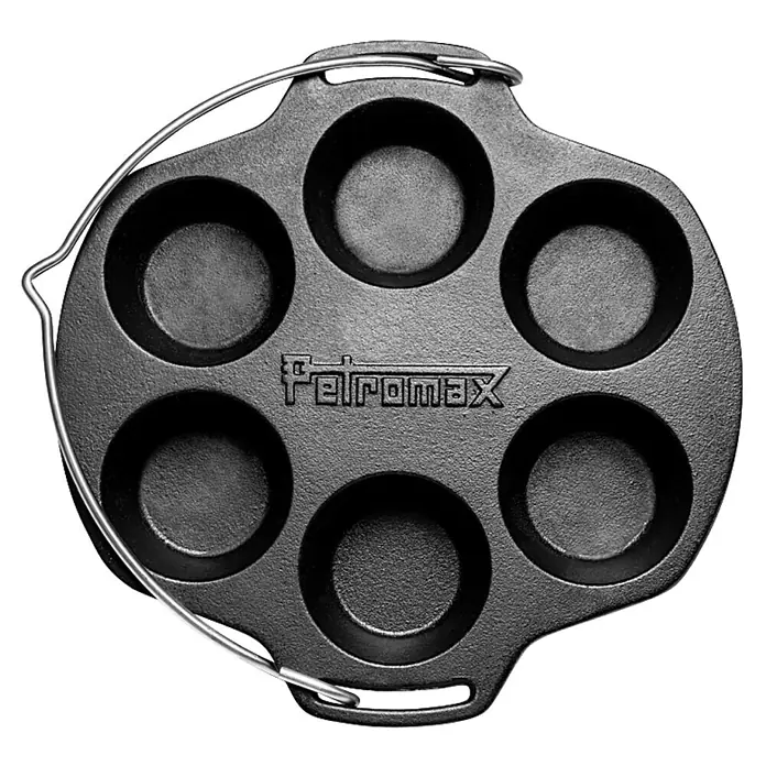 Petromax Backform Muffins - Gusseisen, Durchmesser: 27 cm - Petromax Feuerpfanne mit sieben Mulden und einem Griff aus Edelstahl, ideal für die Zubereitung von kleinen Speisen über dem offenen Feuer.