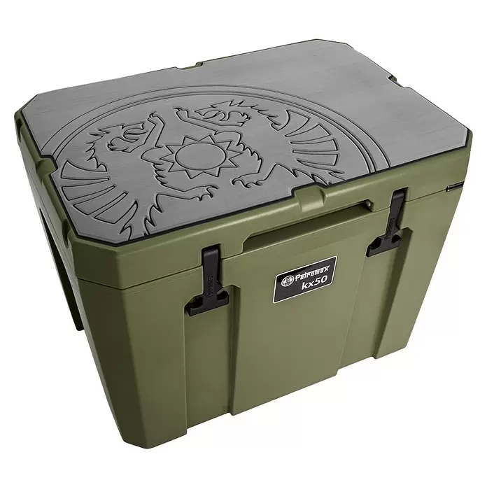 Petromax Sitzauflage - Grau, Passend für: Petromax Kühlbox 50 l - Petromax kx50 olivgrüne Kühlbox mit grauem Deckel und geprägtem Emblem.