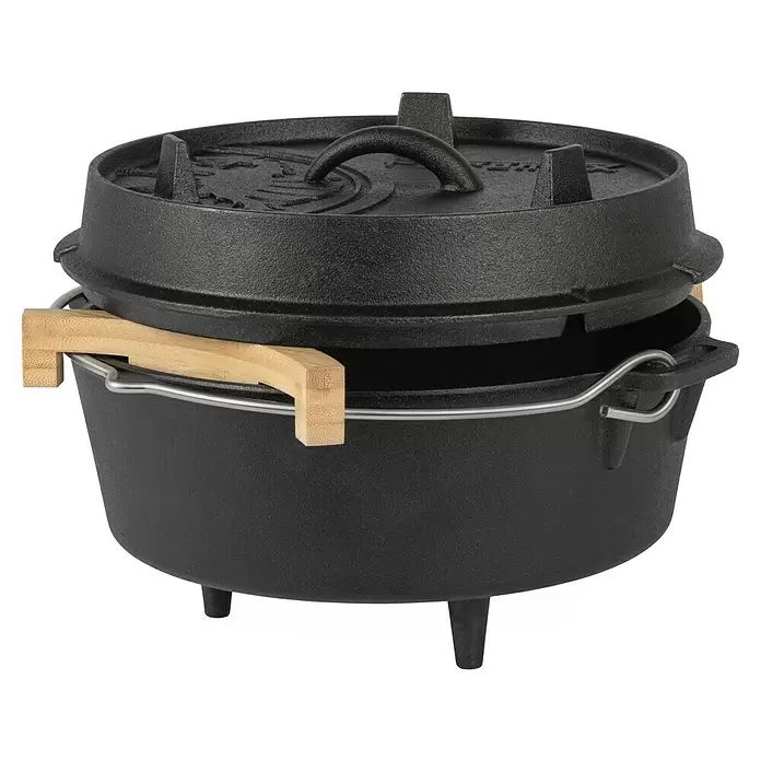 Petromax Abstandhalter für Feuertöpfe - Holz, 2 Stk. - Schwarzer Gusseisen-Dutch Oven mit Deckel, Metallgriff und drei Beinen. Inklusive hölzernem Deckelheber.