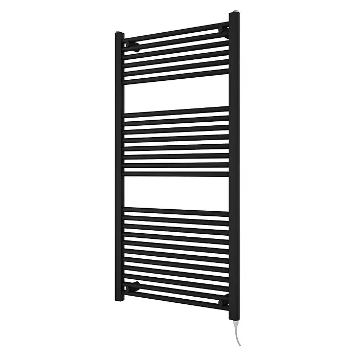 Elektro-Badheizkörper Kitty - B x H: 600 x 1.200 mm, Nennleistung: 600 W, Schwarz - Schwarzer, elektrischer Handtuchheizkörper aus Metall mit horizontalen Stangen und Netzkabel.