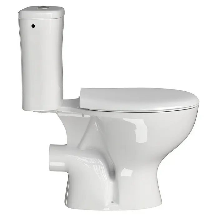 Stand-WC-Kombination Delta - Spülrandlos, Ohne Spezialglasur, Spülform: Tief, WC Abgang: Waagerecht, Weiß - Nahaufnahme einer weißen Toilette mit Spülkasten vor schwarzem Hintergrund.