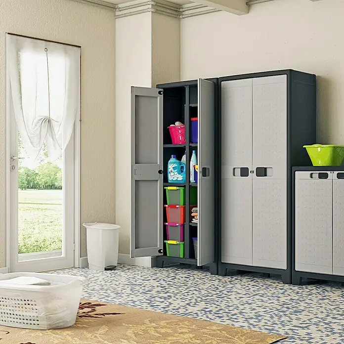Regalux Space Line Kunststoff-Mehrzweckschrank Multispace - L x B x H: 44 x 80 x 182 cm - Grauer Kunststoffschrank mit Regalen und Stauraum für Reinigungsmittel, Wäsche und andere Haushaltsgegenstände.