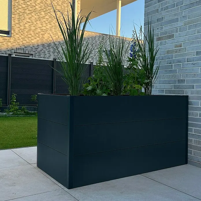Metzler Hochbeet - 150 x 75 x 77 cm, Stahl, Anthrazit - Eleganter Pflanzkasten in Anthrazit mit stilvoller Bepflanzung, ideal für Garten und Terrasse. Robuste Bauweise und modernes Design vereint.
