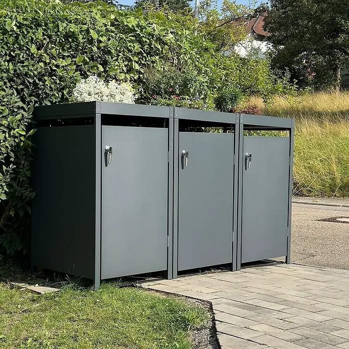 Metzler Mülltonnenbox - 198,5 x 80 cm, Stahl, Anthrazit, Geeignet für Anzahl Mülltonnen: 3 Stk., Mit Pflanzdach - Mülltonnenboxen in Grau, umgeben von Grün. Die robuste Konstruktion bietet eine stilvolle Lösung für die Mülltonnenaufbewahrung im Außenbereich.