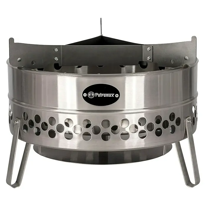 Petromax Grillplatte - Durchmesser: 57 cm, Passend für: Feuerschale Tyropit / Feuertonne Pyron - Das Bild zeigt den Petromax Feuertopf Tisch fe45. Dieser robuste Tisch ist ideal für Dutch Oven und bietet eine stabile Kochfläche im Freien.