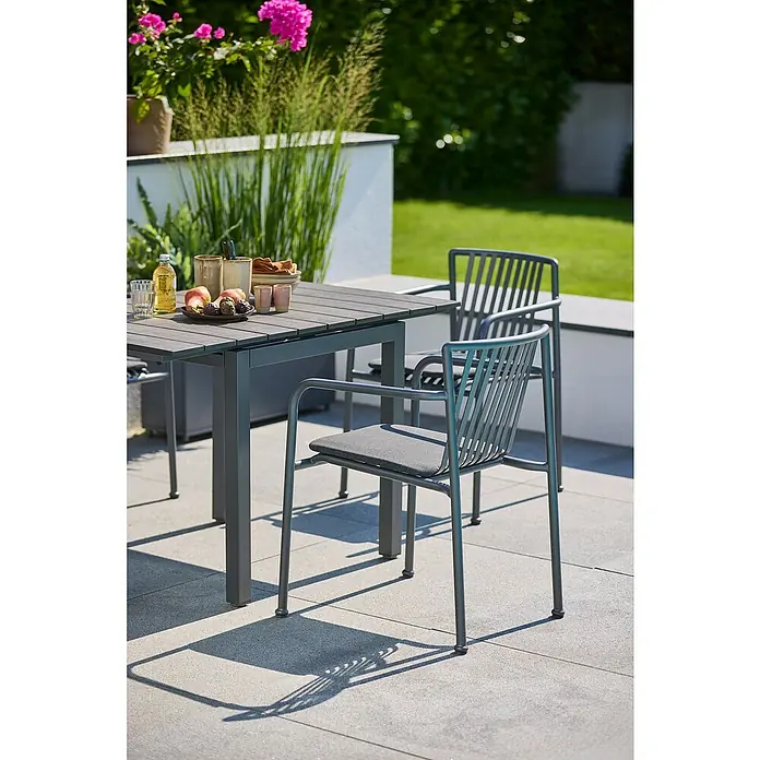 Sunfun Sarah Stapelsessel - Stapelbar, Night-Grey, B x T x H: 59 x 80 x 57 cm - Moderner Gartentisch mit zwei Stühlen. Die Möbel sind aus robustem Material gefertigt und ideal für den Außenbereich.