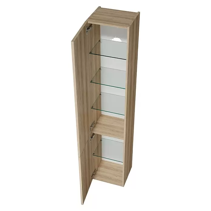 Camargue Aurinia Hochschrank - 35 x 32 x 176 cm, Natural Oak, DIN Anschlag: Links - Hoher Wandschrank aus hellem Holz mit offener Tür, ausgestattet mit klaren Glasböden und einer weißen Rückwand.