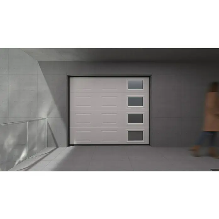 Solid Elements Puerta de garaje seccional PRO - 250 x 212,5 cm, Blanco, Cuarterón 4 ventanas vertical - Primer plano de una puerta de garaje blanca con ventanas cuadradas en la parte superior, ubicada en una estructura de hormigón moderna.