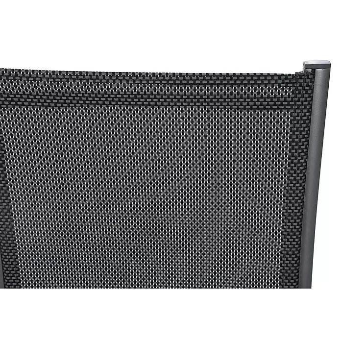 Sunfun Maja Stapelsessel - Aluminium, Textilen, Anthrazit, B x T x H: 59 x 69 x 100 cm - Nahaufnahme einer Stuhllehne aus schwarz-grauem Geflechtgewebe mit grauem Metallrahmen.