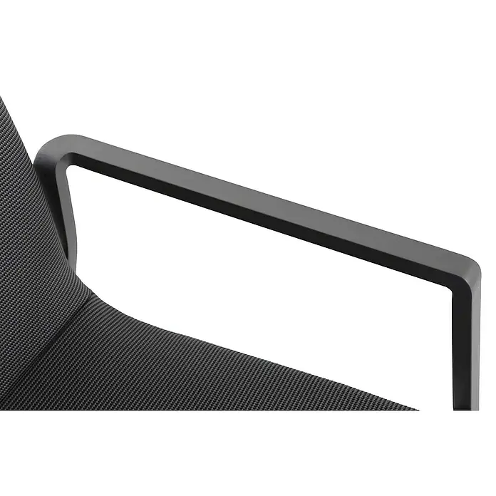 Sunfun Lumar Loungesessel - L x B x H: 64 x 78,5 x 67 cm, Aluminium, Textil, Night-Grey - Detailaufnahme der Armlehne eines Bürostuhls. Das Design ist modern und minimalistisch, die Oberfläche ist mattgrau und der Stoff schwarz.