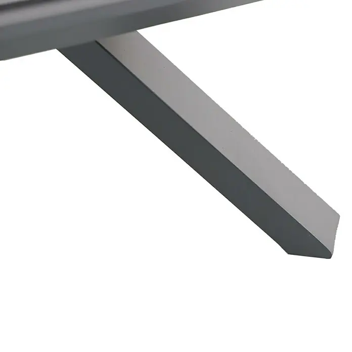 Sunfun Lumar Garten-Couchtisch - L x B x H: 80 x 80 x 27 cm, Aluminium, Night-Grey - Nahaufnahme eines modernen Möbelstücks mit einer klaren, grauen Oberfläche, die ein minimalistisches Design und hochwertige Verarbeitung zeigt.