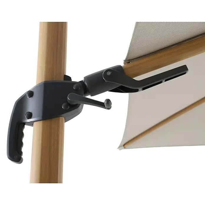 Sunfun Ampelschirm Capri - Beige, 300 x 350 cm, Aluminium - Detailaufnahme einer Sonnenschirmhalterung aus Holz und Metall, die Funktionalität und Design vereint.