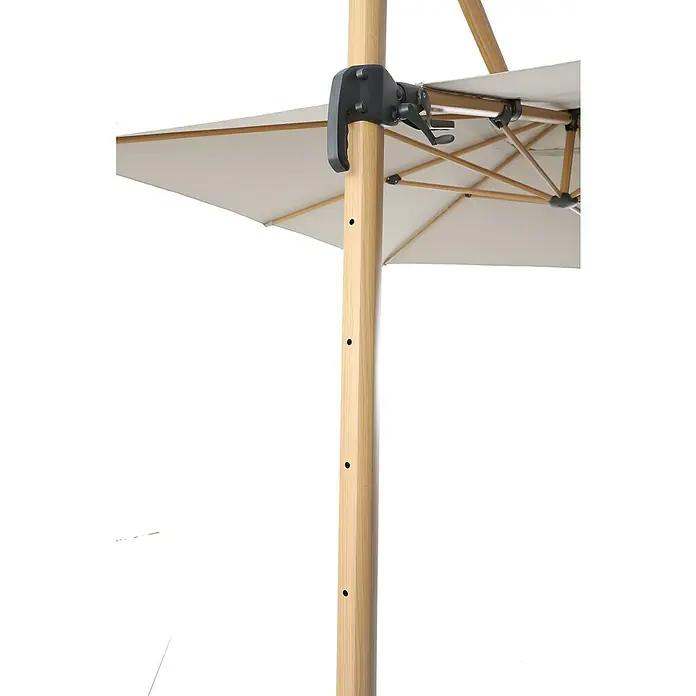 Sunfun Ampelschirm Capri - Beige, 300 x 350 cm, Aluminium - Nahaufnahme eines Sonnenschirms mit Holzstiel und hellbeigem Stoff, der Schatten spendet.