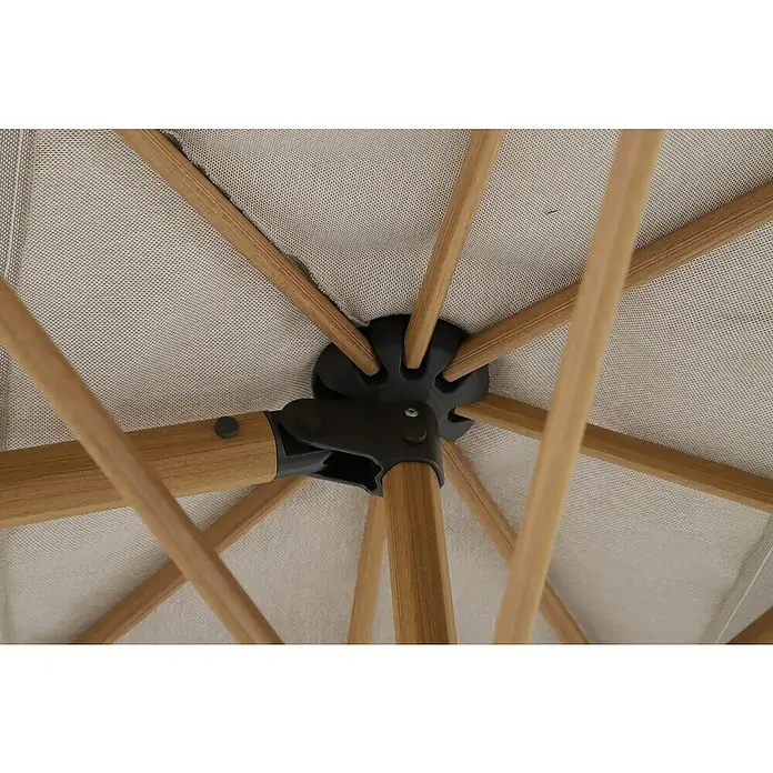 Sunfun Ampelschirm Capri - Beige, 300 x 350 cm, Aluminium - Nahaufnahme der Konstruktion eines Sonnenschirms mit Holzstreben und einem schwarzen Mittelstück.