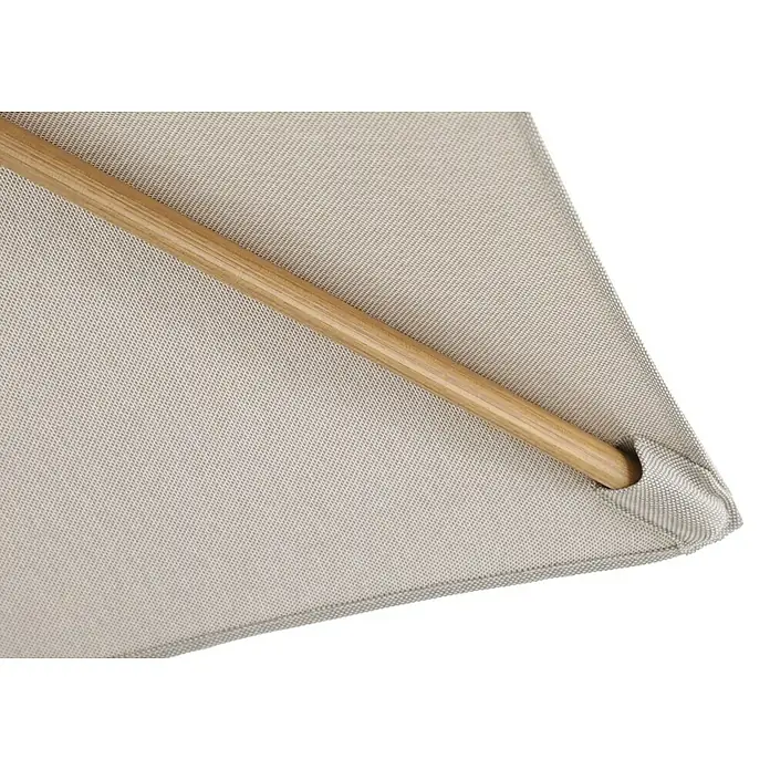 Sunfun Ampelschirm Capri - Beige, 300 x 350 cm, Aluminium - Nahaufnahme eines beigen Sonnenschirms mit Holzstiel. Ideal für den Garten oder die Terrasse. Schützt vor Sonne.