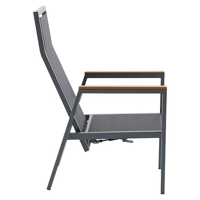 Sunfun Maja Garten-Positionssessel Deluxe - Aluminium, Polyester, Rückenlehne verstellbar, Night-Grey, B x T x H: 60 x 78 x 105 cm - Seitenansicht eines grauen Gartenstuhls mit Holzarmlehnen. Perfekt für Entspannung im Freien, robust und stilvoll.