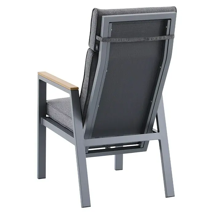 Sunfun Maja Garten-Positionssessel Deluxe - Aluminium, Polyester, Rückenlehne verstellbar, Night-Grey, B x T x H: 60 x 78 x 105 cm - Nahaufnahme eines grauen Outdoor-Sessels mit Holzarmllehnen und Rückenlehne aus Netzgewebe.