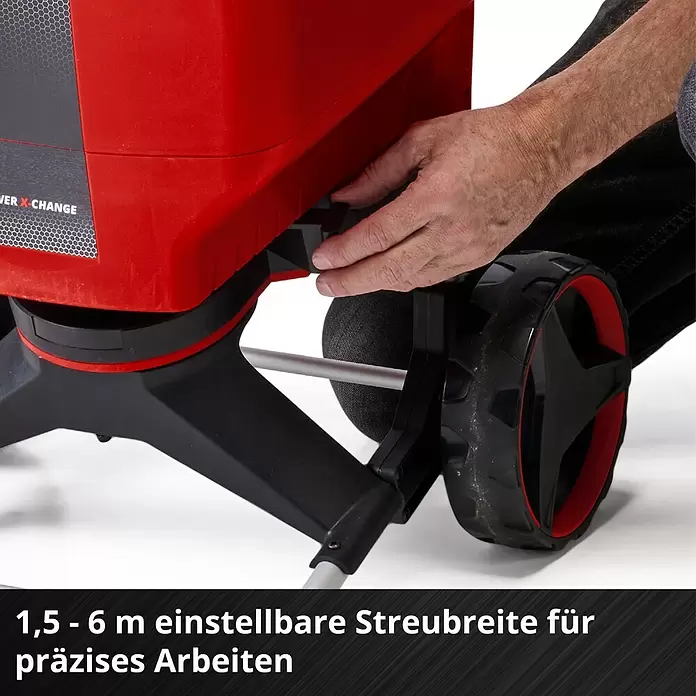 Einhell Power X-Change 18V Streuwagen GE-SR 18/22 - Akkubetrieben, Arbeitsbreite: 600 cm, 22 l - Hand verstellt einen rot-schwarzen Streuwagen, der eine einstellbare Streubreite von 1,5-6m für präzises Arbeiten zeigt.