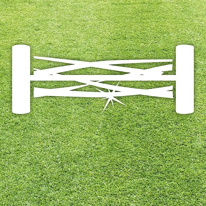 Einhell Spindelmäher GE-HM 38 S - Schnittbreite: 38 cm - Das Bild zeigt einen stilisierten weißen Hindernisparcours auf einem grünen Rasen, ideal für Reitsportdarstellungen und Trainingskonzepte.