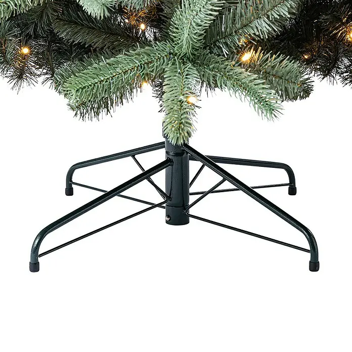 Evergreen Künstlicher Weihnachtsbaum Vermont Fichte - Höhe: 210 cm, Grün, LED-Beleuchtung - Nahaufnahme des stabilen Metallfußes eines eleganten Weihnachtsbaums, der festen Halt und weihnachtliche Atmosphäre verspricht.