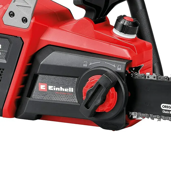 Einhell Professional PXC 18V Akku-Kettensäge GP-LC 36/40 - 36 V, Li-Ionen, Ohne Akku, Schwertlänge: 40 cm - Nahaufnahme einer roten Einhell Kettensäge, die die Marke und die Kettendetails hervorhebt.
