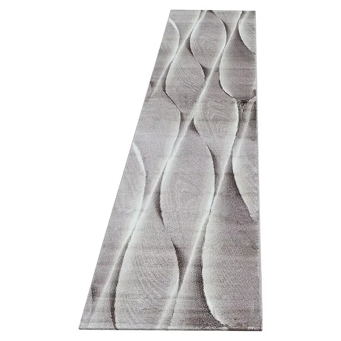 Kurzflorteppich Parma 9310 - Braun, 300 x 80 cm, 100% Polypropylen - Nahaufnahme eines Teppichs mit einem erhabenen, wellenförmigen Muster in Grautönen, das eine taktile und optische Tiefe erzeugt.