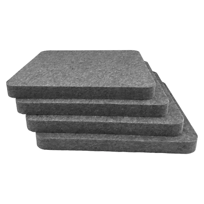 Silenti Akustikpaneel - 4 Stk., Hellgrau, 58 cm x 58 cm x 50 mm - Gestapelte graue Filzuntersetzer mit abgerundeten Ecken.