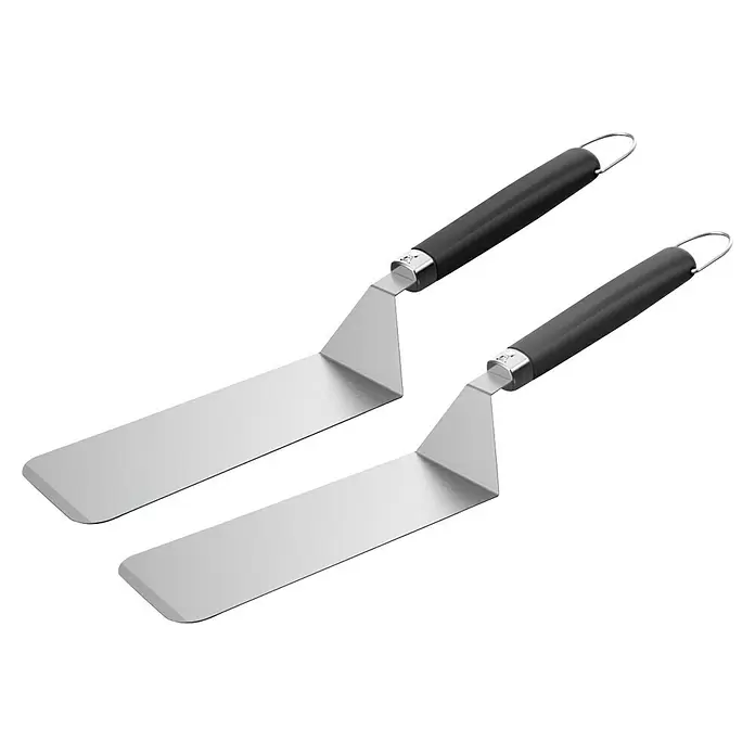 Weber Grillgutwender Set - Länge: 41 cm - Zwei silberne Metallspatel mit schwarzen Griffen und Aufhängeösen zum Kochen.