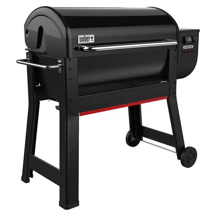 Weber Smoker Smoque - Grillfläche (B x T): 86 x 44,5 cm, Schwarz - Schwarzer Weber Pelletgrill mit glänzendem Deckel, silbernen Griffen, Digitalanzeige (250) und rotem Streifen.