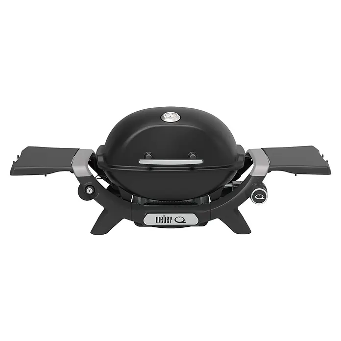 Weber Gasgrill Q 1200 N - Grillfläche (B x T): 45 x 36 cm, 2,94 kW, Anzahl Brenner: 1 Stk., Tischgrill - Das Bild zeigt einen schwarzen Weber Q Gasgrill mit zwei Seitentischen. Der Grill hat ein Thermometer im Deckel und ein Weber-Logo auf der Vorderseite.