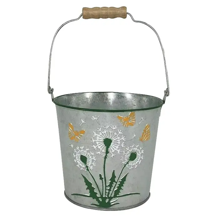 A.H.G. Übertopf mit Henkel - 1,6 l, Ø x H: 15 x 13 cm - Metall-Eimer mit Löwenzahn- und Schmetterlingsmuster, ideal für Gartenarbeit oder als dekoratives Element. Der Eimer hat einen Holzgriff für einfachen Transport.